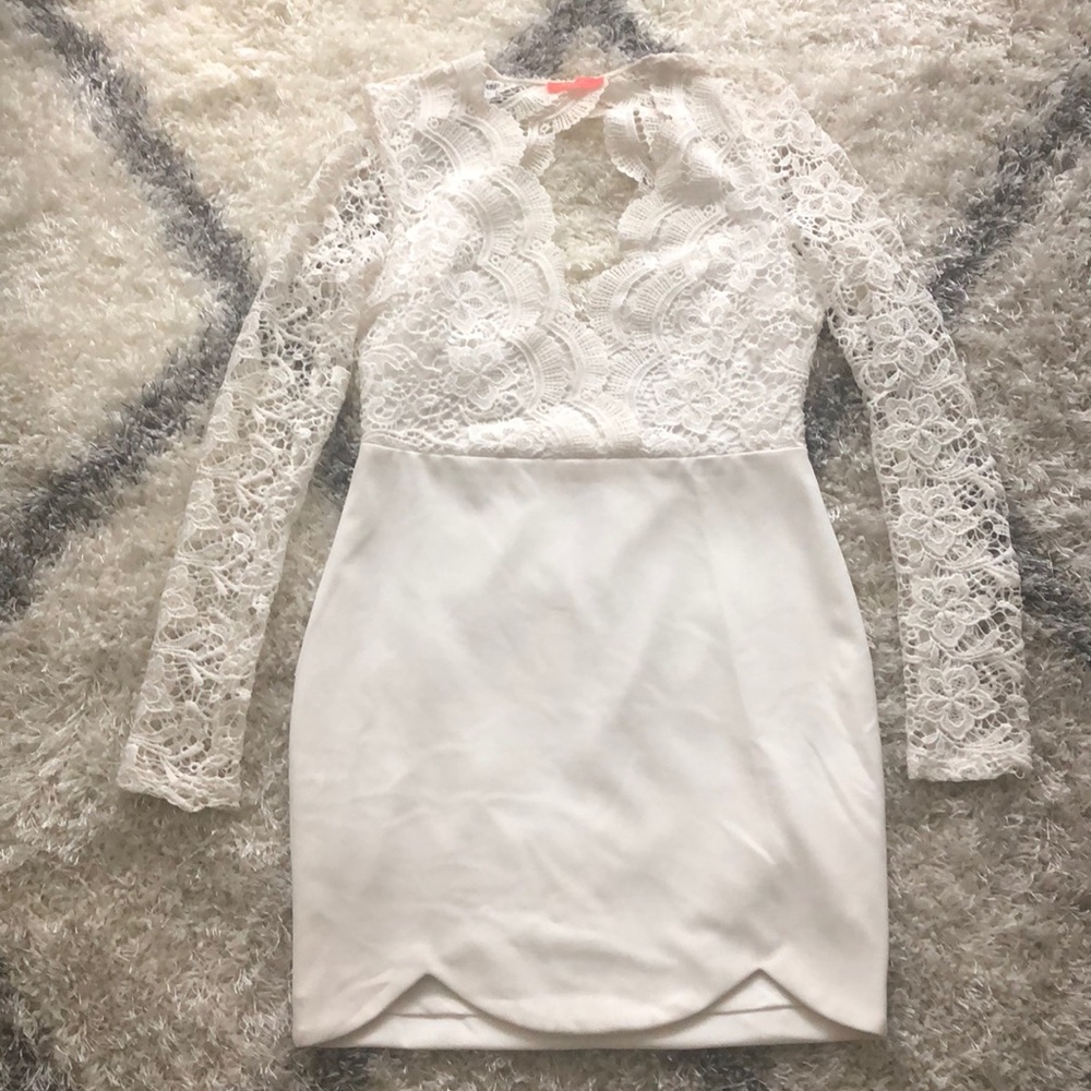 Lace detailed body on dress with open back